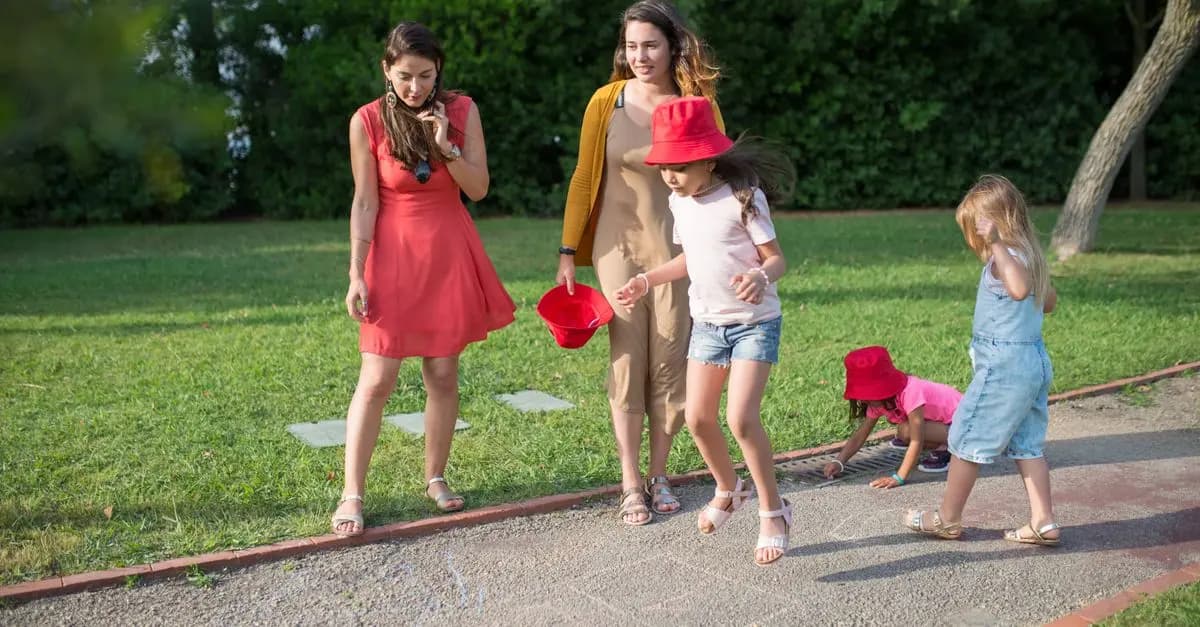 10 Creative Outdoor Games for Family Fun
