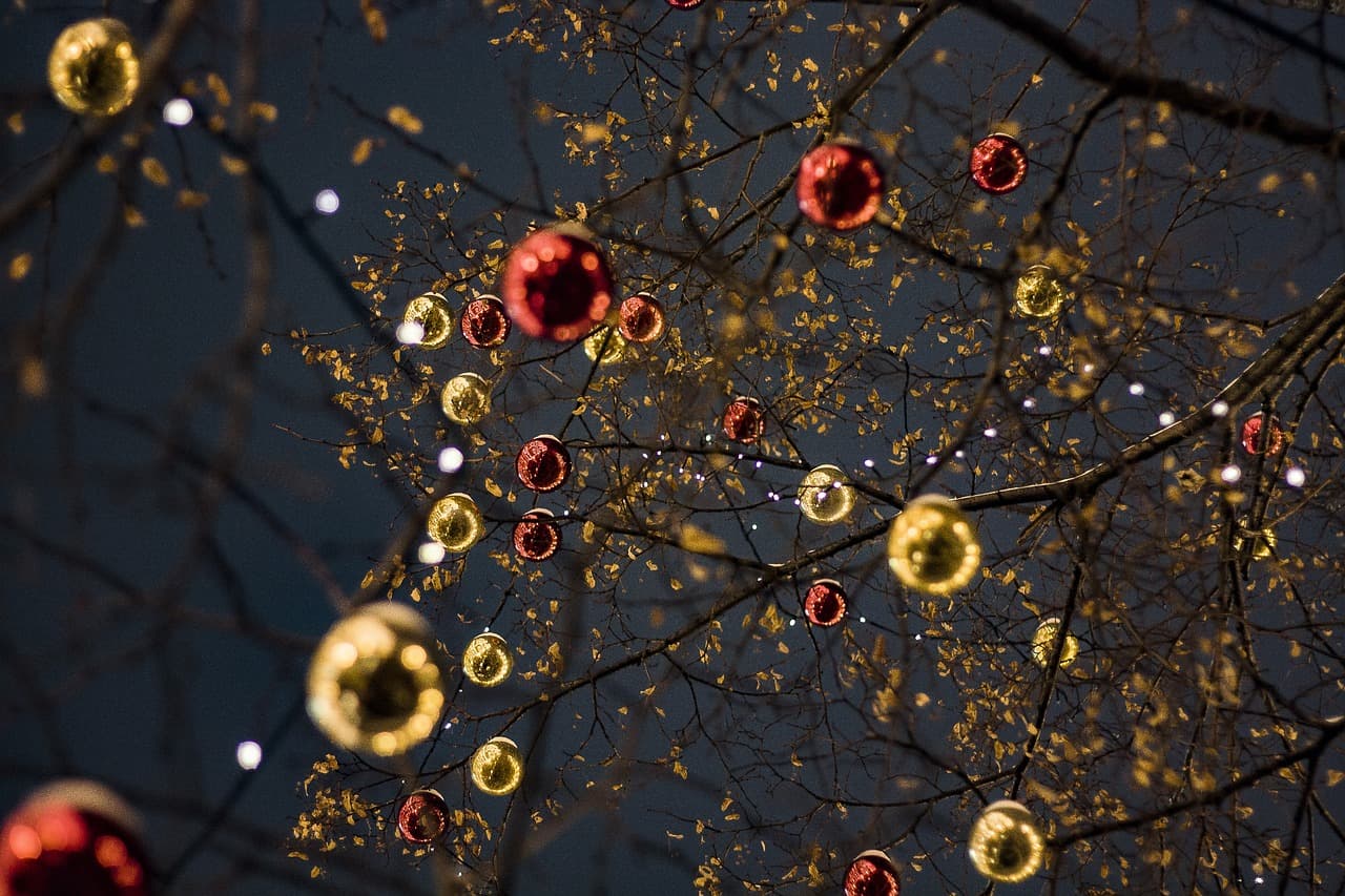 10 Creative Family Activities to Enjoy During the Holidays